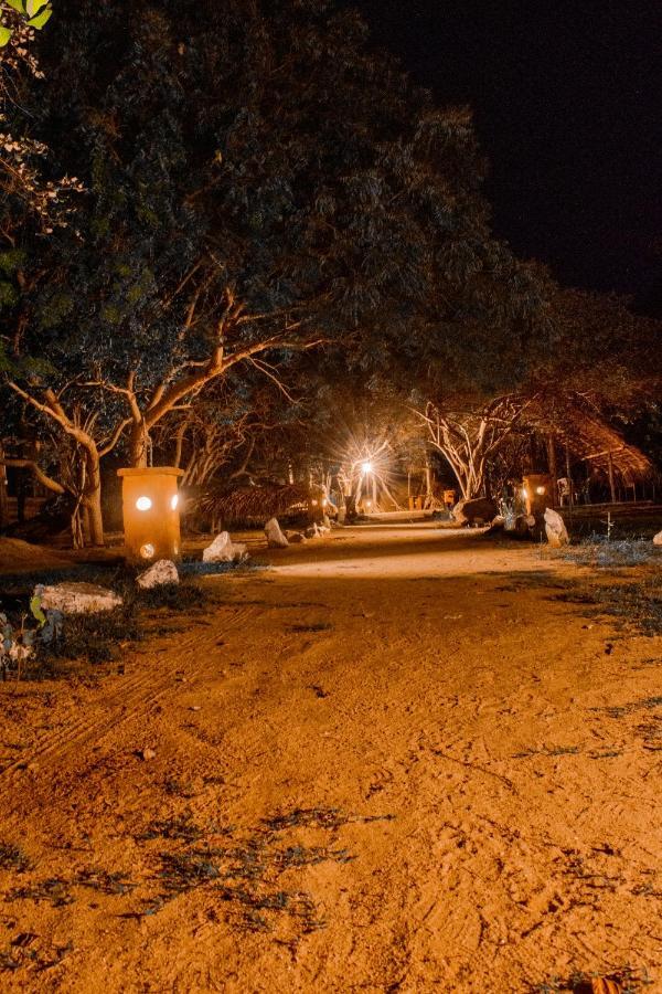 Sarada Beach Resort Yala ทิซซามาฮารามา ภายนอก รูปภาพ